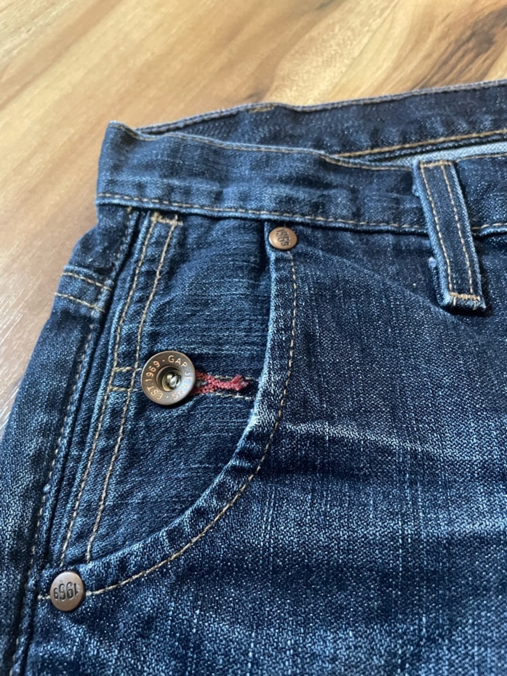 Y2K 2008 Gap Limited Edition Denim - Red Rivet Detail- Cuffed Hem - Size 4R - Picture 4 of 7